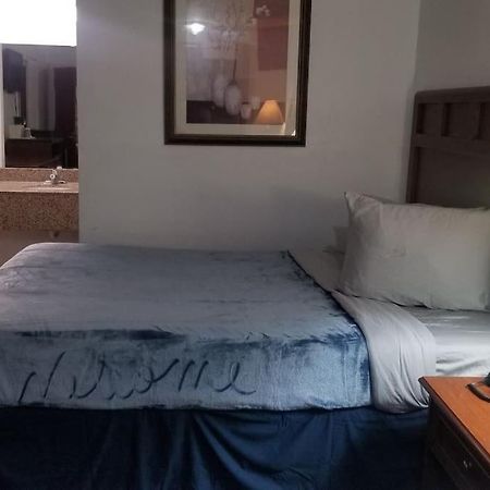 Hotel 2 Queen Beds Hotel Room 226 Booking Стилуотър Екстериор снимка