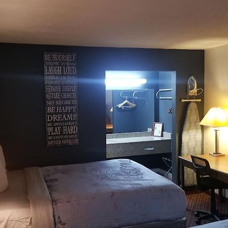 Hotel 2 Queen Beds Hotel Room 226 Booking Стилуотър Екстериор снимка