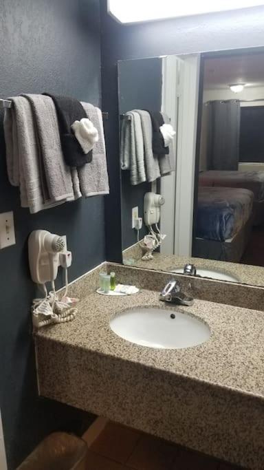 Hotel 2 Queen Beds Hotel Room 226 Booking Стилуотър Екстериор снимка